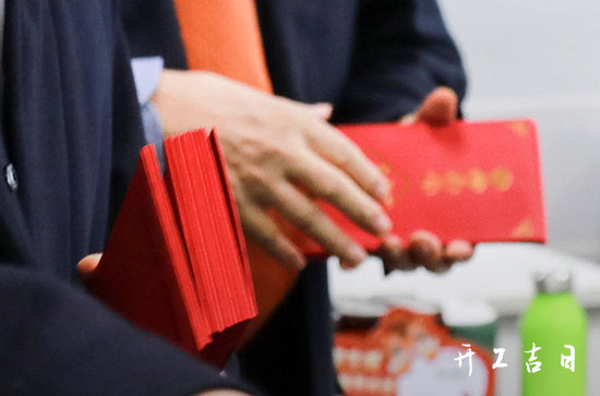 老黄历查询二零二三年腊月廿四适合开市吗 今天日子好不好