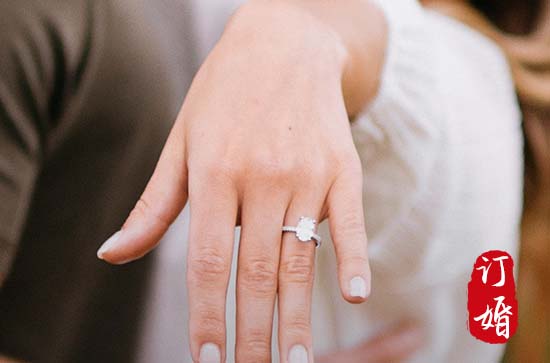 订婚宴敬酒祝福语简短