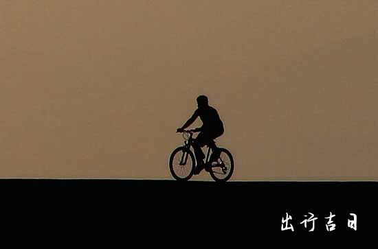 2024年5月15日这天适合出去玩吗 2024年5月15日是出去玩吉日吗
