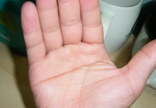 断掌纹的男人右手好不好 右手断掌纹的男人