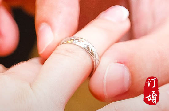 订婚宴敬酒礼仪 敬酒仪式的流程 订婚宴敬酒礼仪 敬酒仪式的流程